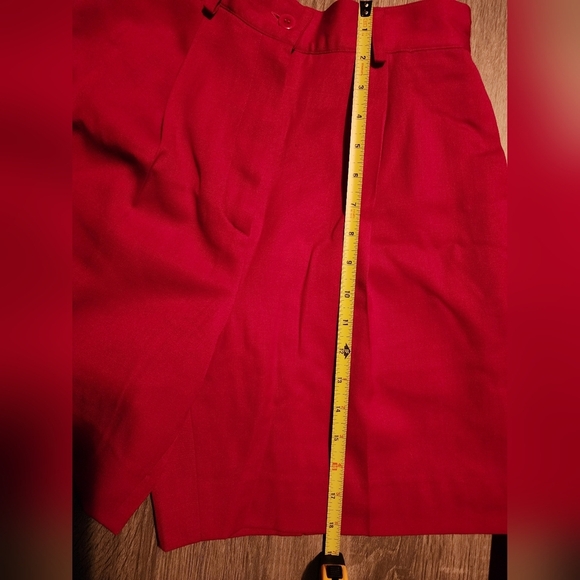 Red Preview Collection, 100% wool shorts. Size 4 - Picture 9 of 9